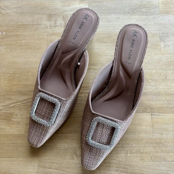 Anne Klein AK iflex Comfort Sparkle Buckle Brown Raffia Kitten Heel Mule Slide - Picture 2 of 9
